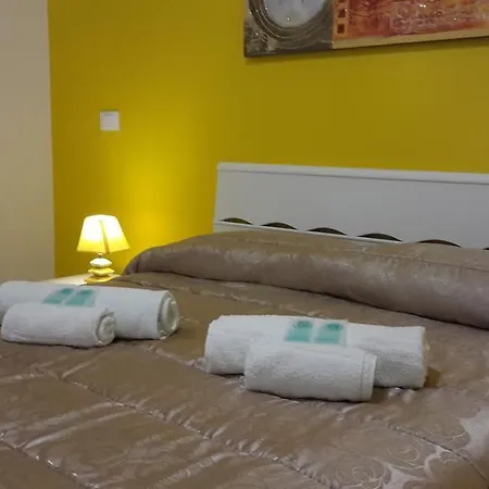 Saniela 테라시니