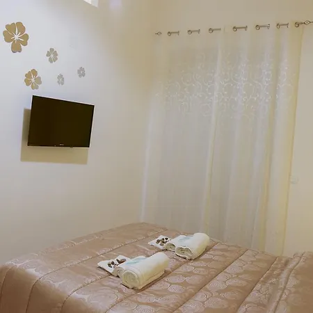 Saniela Bed & Breakfast 2*