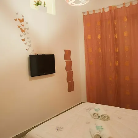 Saniela Bed & Breakfast 2*