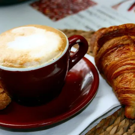 לינה וארוחת בוקר Saniela טראסיני