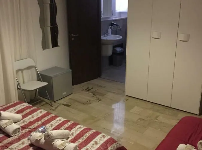 לינה וארוחת בוקר Saniela 3*